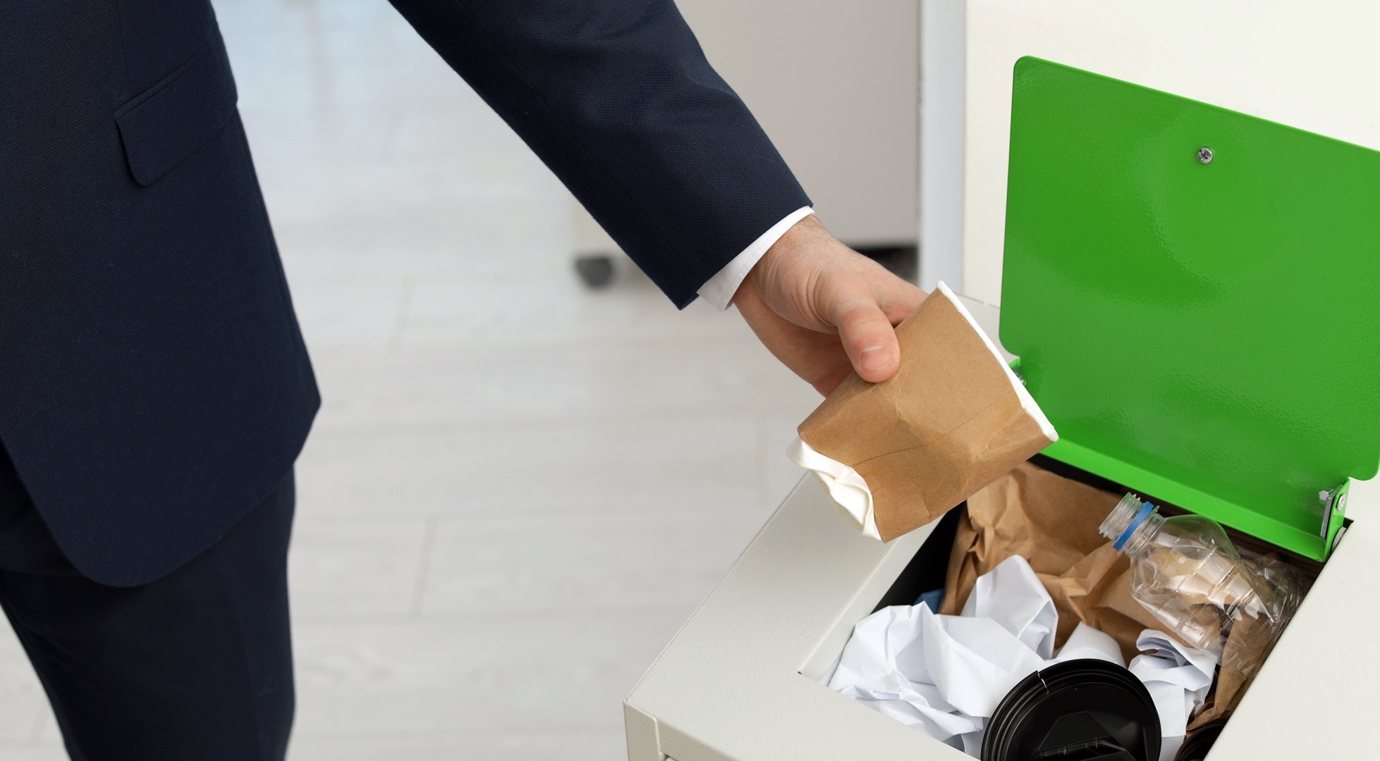 Betriebliche Sammlung von Abfällen: oft unterschätzte Gefahr auch in Bürogebäuden!