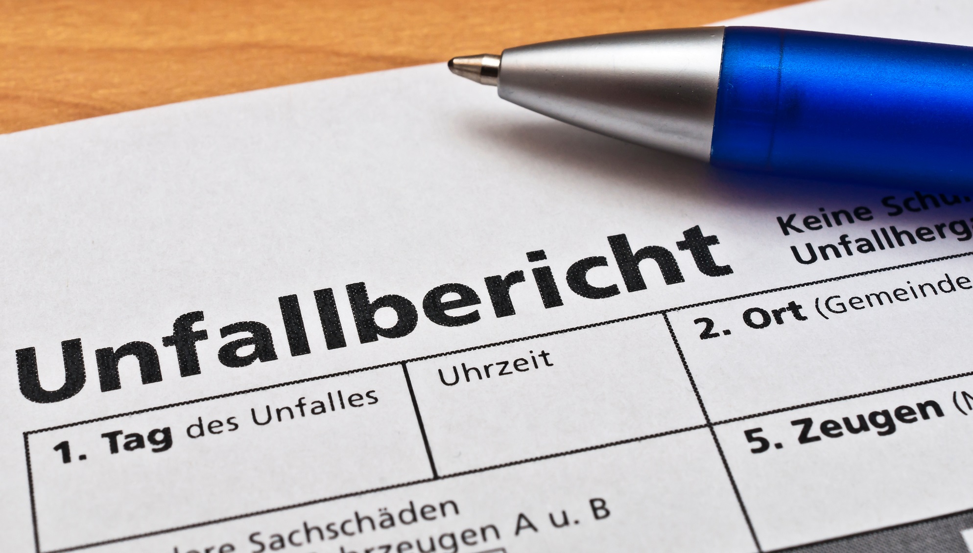 Ihre Büromitarbeiter erfolgreich unterweisen: Nutzen Sie Unfallberichte als Motivations-Turbo