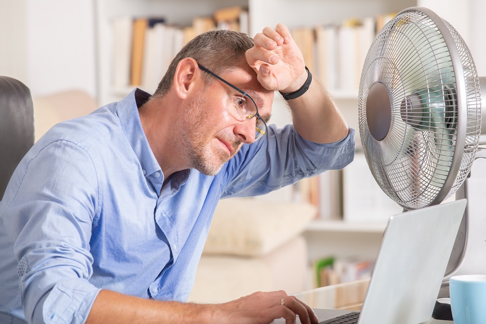 Wie Sie Büroarbeit bei Sommerhitze erträglich gestalten