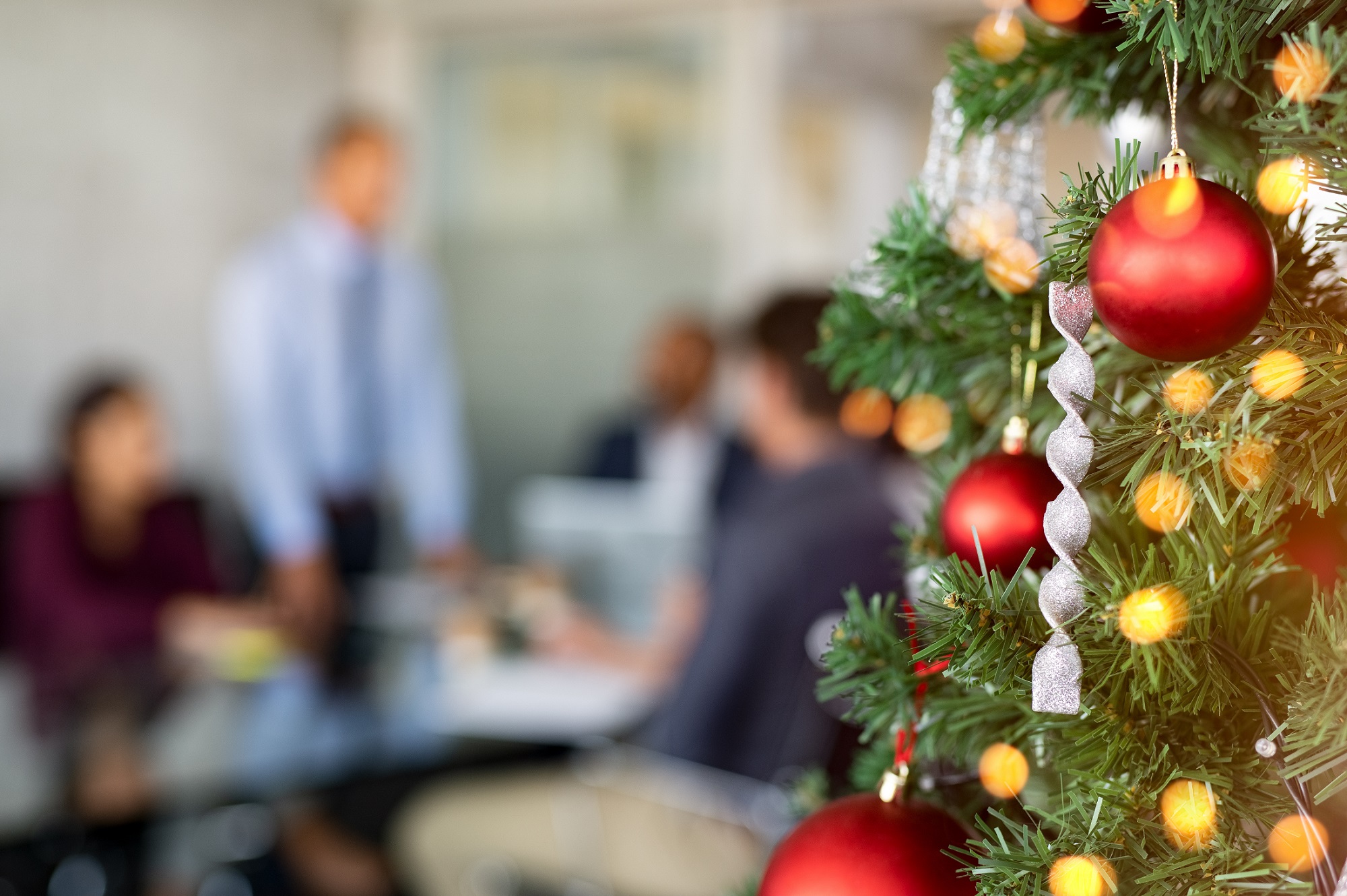 Advent, Advent, der Christbaum brennt! Mit diesen Brandschutzmaßnahmen beugen Sie vor 