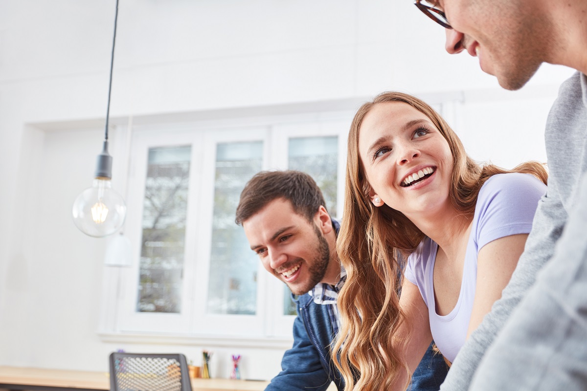 Wie Sie junge Beschäftigte zu sicherer  Arbeit im Büro motivieren